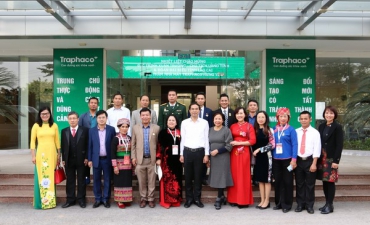 Đồng chí Trịnh Xuân Trường - Phó Bí thư Tỉnh ủy, Chủ tịch UBND tỉnh cùng đoàn đại biểu tỉnh Lào Cai tới thăm Traphaco