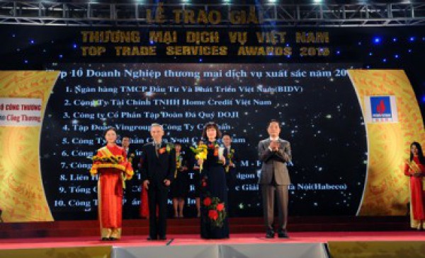 Traphaco được vinh danh Top 10 doanh nghiệp Thương mại dịch vụ tiêu biểu năm 2016