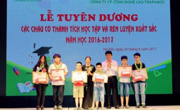 Lễ tuyên dương các cháu có thành tích học tập và rèn luyện xuất sắc năm học 2016-2017