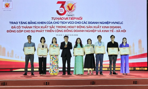 Traphaco nhận Bằng khen của Chủ tịch VCCI nhân kỷ niệm 30 năm Hàng Việt Nam chất lượng cao