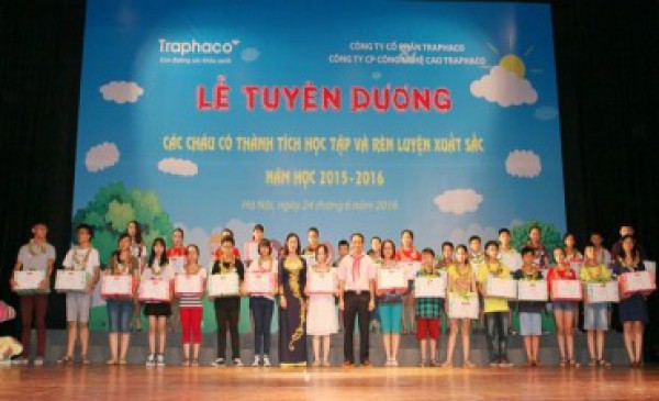 Lễ tuyên dương các cháu có thành tích học tập và rèn luyện xuất sắc năm học 2015-2016