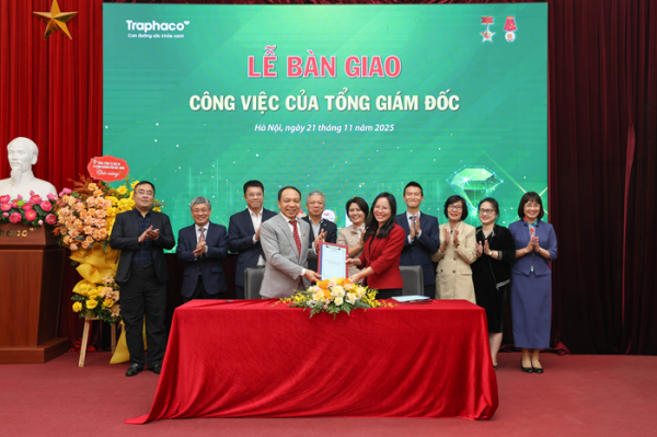 Traphaco tổ chức Lễ bàn giao công việc của Tổng Giám đốc nhiệm kỳ 2021-2026
