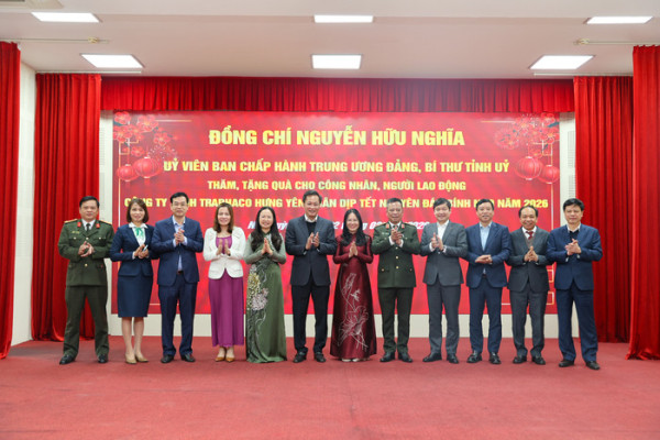 Bí thư Tỉnh ủy Hưng Yên thăm, chúc Tết và tặng quà người lao động Công ty TNHH Traphaco Hưng Yên