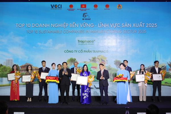 Lần thứ 8 vào Top 10 CSI Doanh nghiệp Bền vững Việt Nam, Traphaco được vinh danh Ngôi Sao CSI