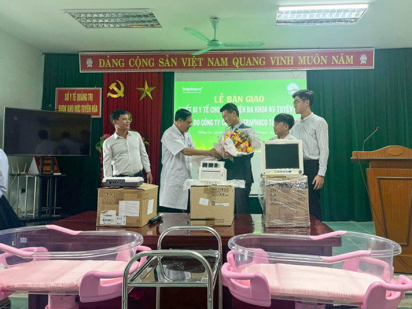 Traphaco trao tặng thiết bị y tế cho Bệnh viện đa khoa KV Tuyên Hóa, Quảng Trị