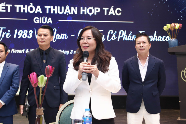 Bà Đào Thúy Hà - Phó Tổng Giám đốc Traphaco phát biểu trong buổi tọa đàm