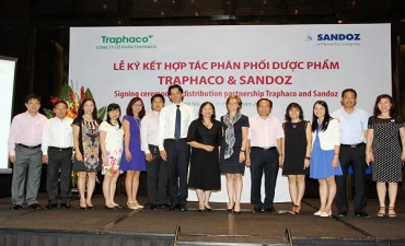 Lễ ký kết hợp tác phân phối dược phẩm giữa Công ty cổ phần Traphaco và Công ty dược phẩm Sandoz